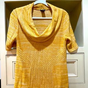 New Directions Cowl Neck Short Sleeved Light Weight Yellow/Gold & White Sweater